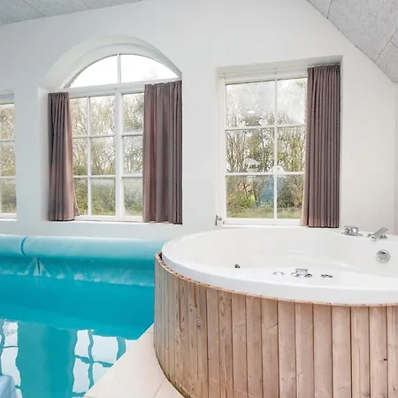 Luxury Retreat With Pool *