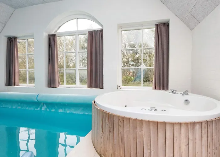 Luxury Retreat With Pool *